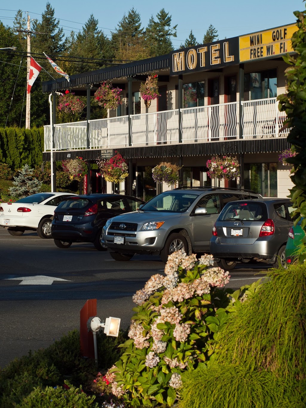 Paradise Seashell Motel | 411 Island Hwy W, Parksville, BC V9P 1A1, Canada | Phone: (250) 248-6171