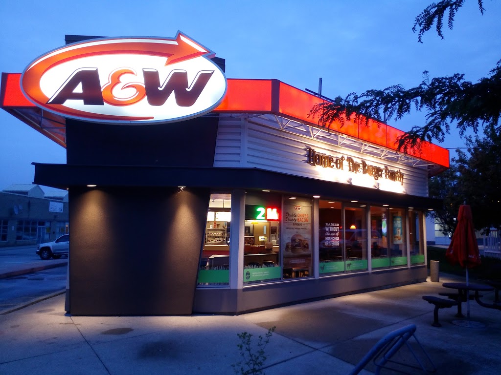 A&W Canada | 1585 Warden Ave, Scarborough, ON M1R 2S9, Canada | Phone: (416) 754-1252