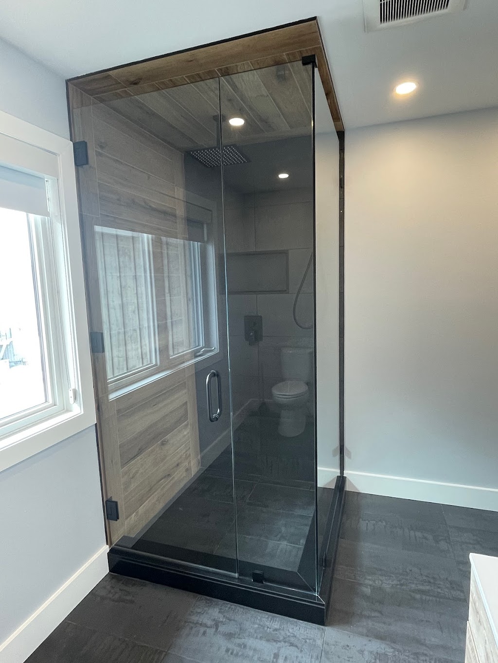 Top Glass Muskoka | 3 Barron Dr, Bracebridge, ON P1L 0A1, Canada | Phone: (705) 646-2158