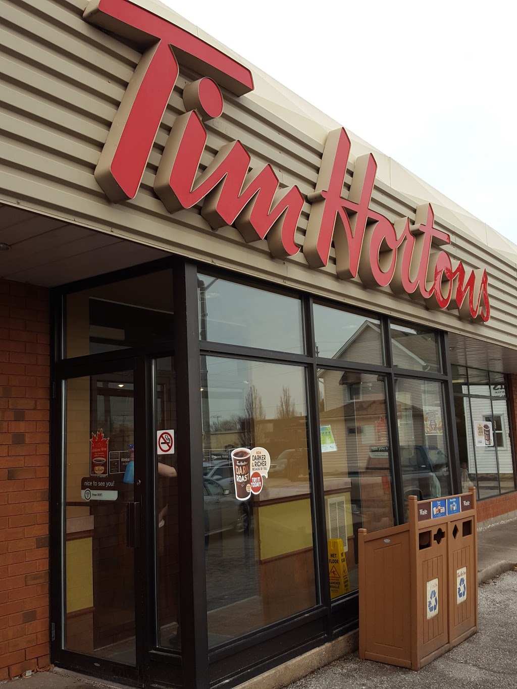 Tim Hortons | 250 Sandwich St S, Amherstburg, ON N9V 2A6, Canada | Phone: (519) 736-0220