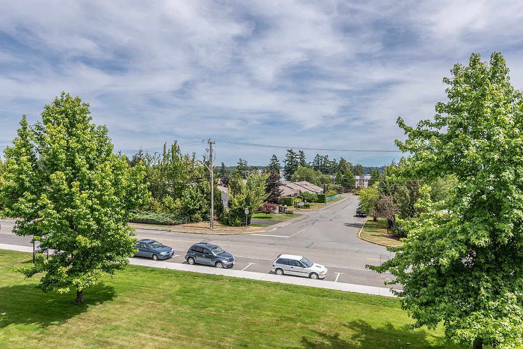 Lochside Apartments | 2530 Mt Newton Cross Rd, 7840 Lochside Dr, Saanichton, BC V8M 2B9, Canada | Phone: (778) 678-6003