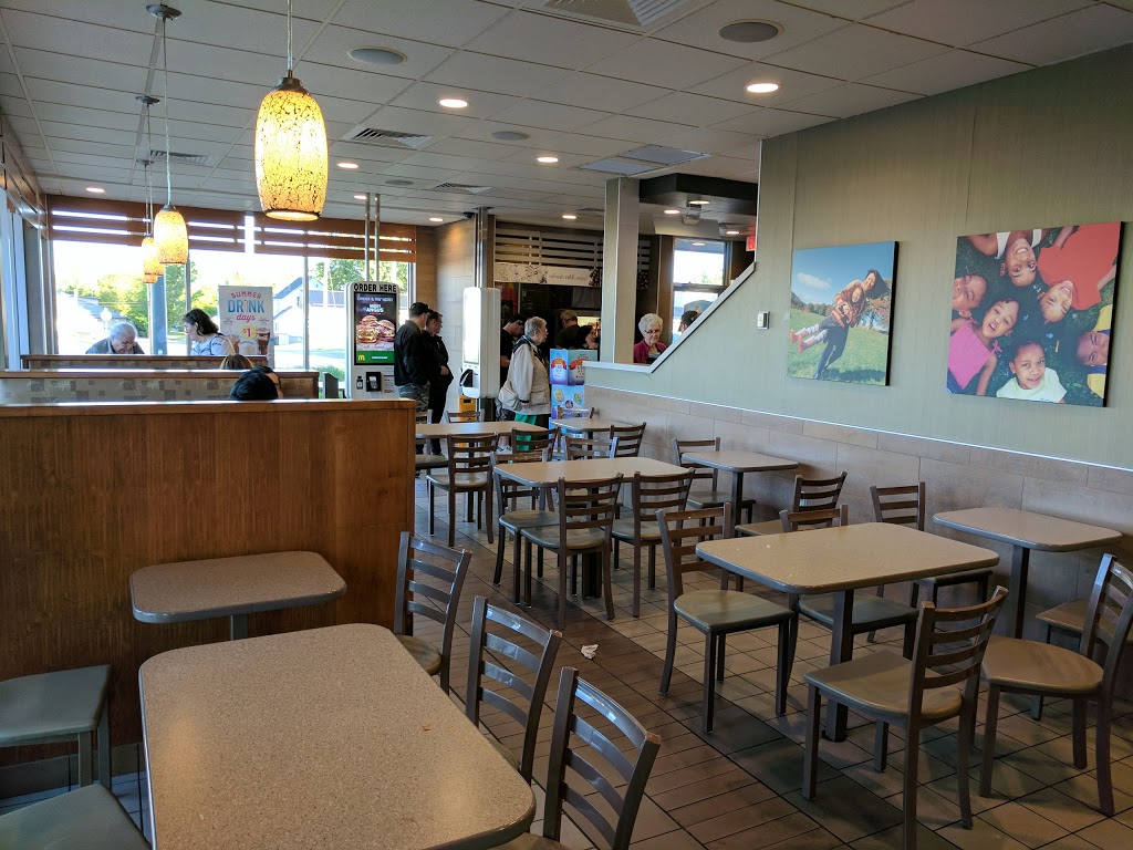 McDonalds | 35 Dufferin St, Perth, ON K7H 3A5, Canada | Phone: (613) 267-5070