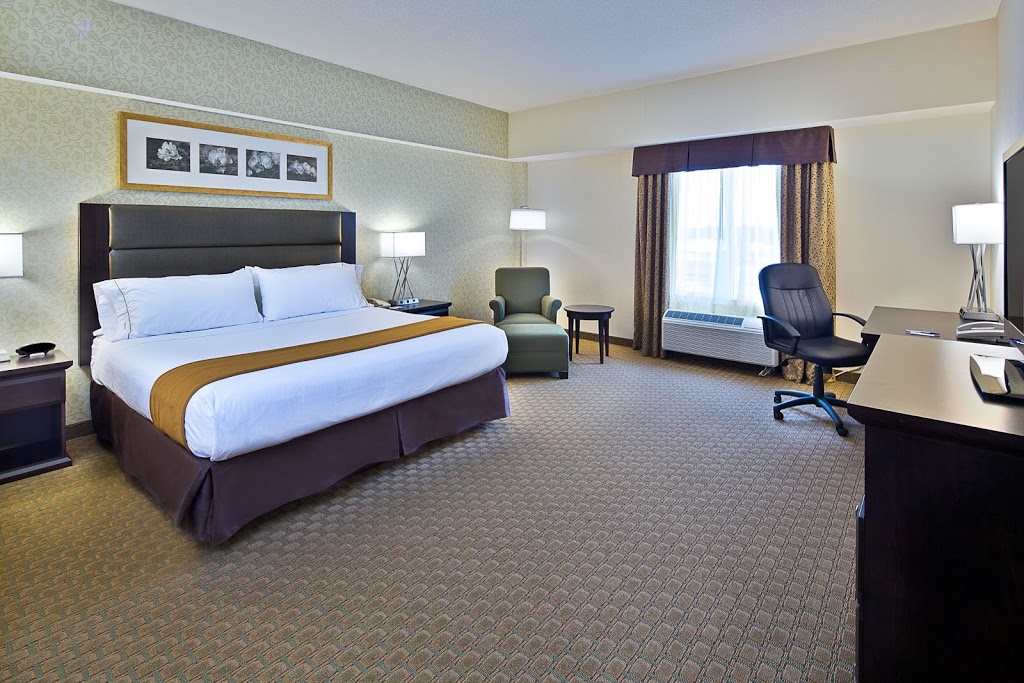 Holiday Inn Express & Suites Ottawa Airport | 2881 Gibford Dr, Ottawa, ON K1V 2L9, Canada | Phone: (613) 247-9500