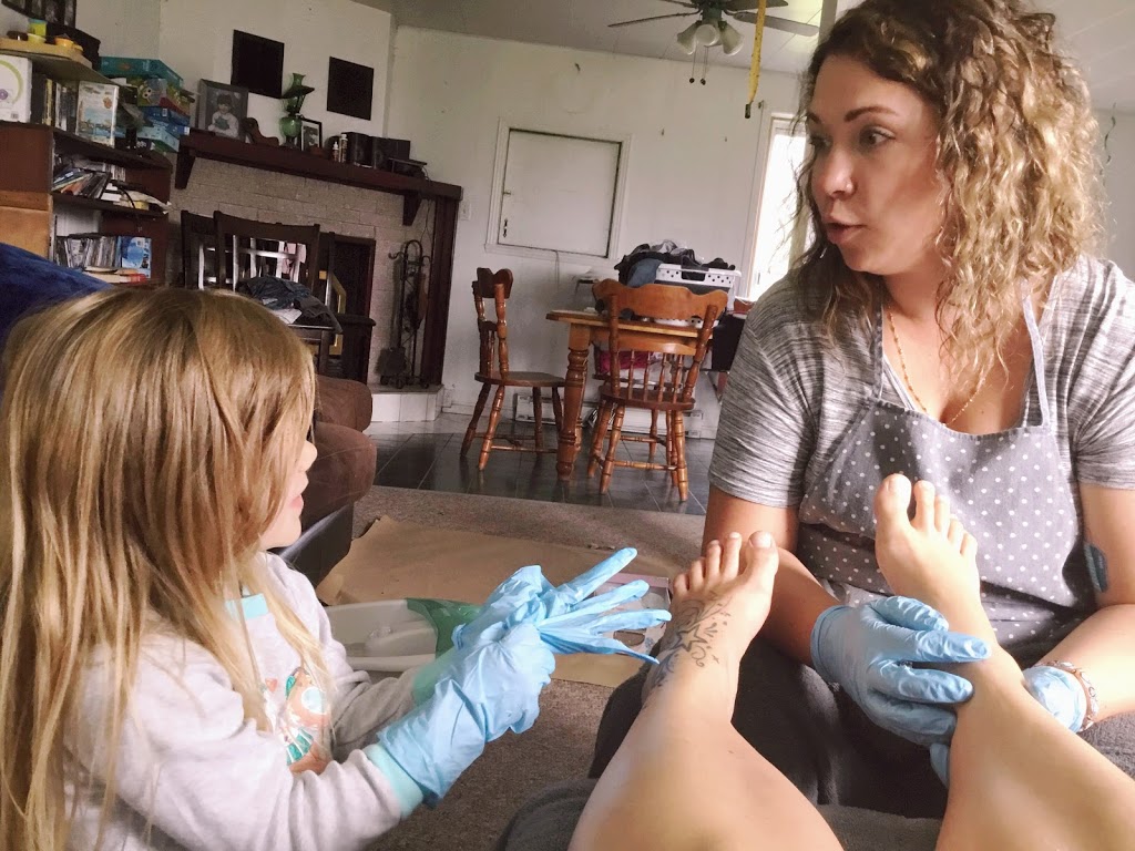 Kathy Lyons Hygiéniste en Soins des pieds à domicile | 110 Ch Farley, Messines, QC J0X 2J0, Canada | Phone: (819) 449-2946