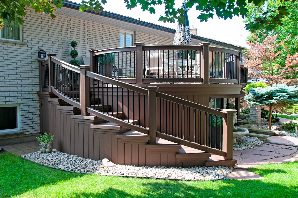 Southwest Fence & Decks | 1808 London Line, Sarnia, ON N7W 1A1, Canada | Phone: (519) 337-4222