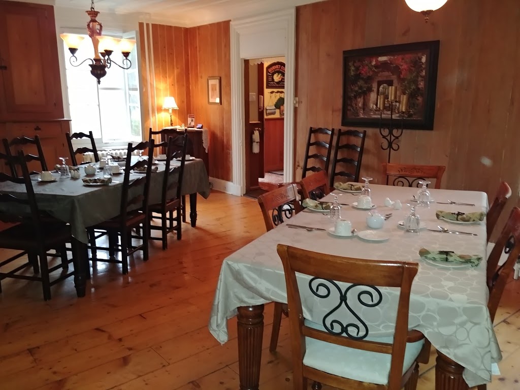 Auberge LIle Flottante | 7127 Chemin Royal, Saint-Laurent-de-lÎle-dOrléans, QC G0A 3Z0, Canada | Phone: (418) 828-9476