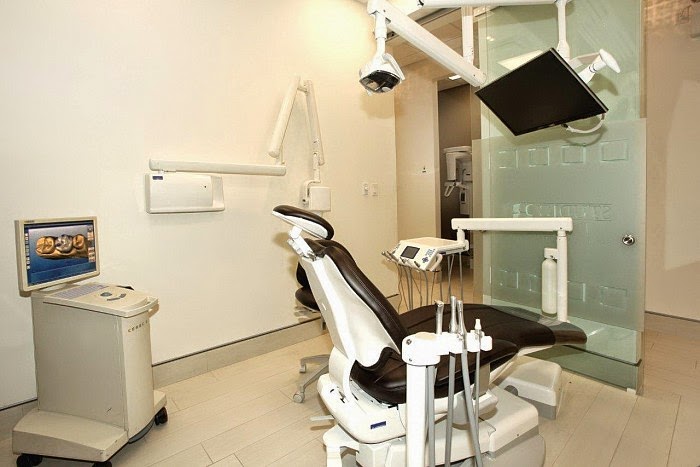 Studio B Dental | 27 Rean Dr #2, North York, ON M2K 0A6, Canada | Phone: (416) 226-2000