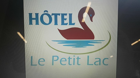 Hotel Le Petit Lac | 2010 Chemin Pierre Péladeau, Sainte-Adèle, QC J8B 1Z5, Canada | Phone: (450) 745-4545