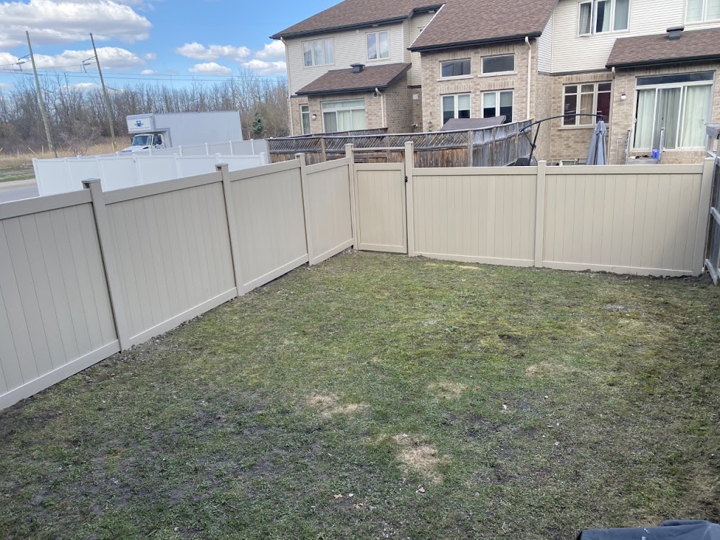 Deluxe Fencing and Decks | 726 Long Point Cir, Gloucester, ON K1T 4E9, Canada | Phone: (613) 862-4275