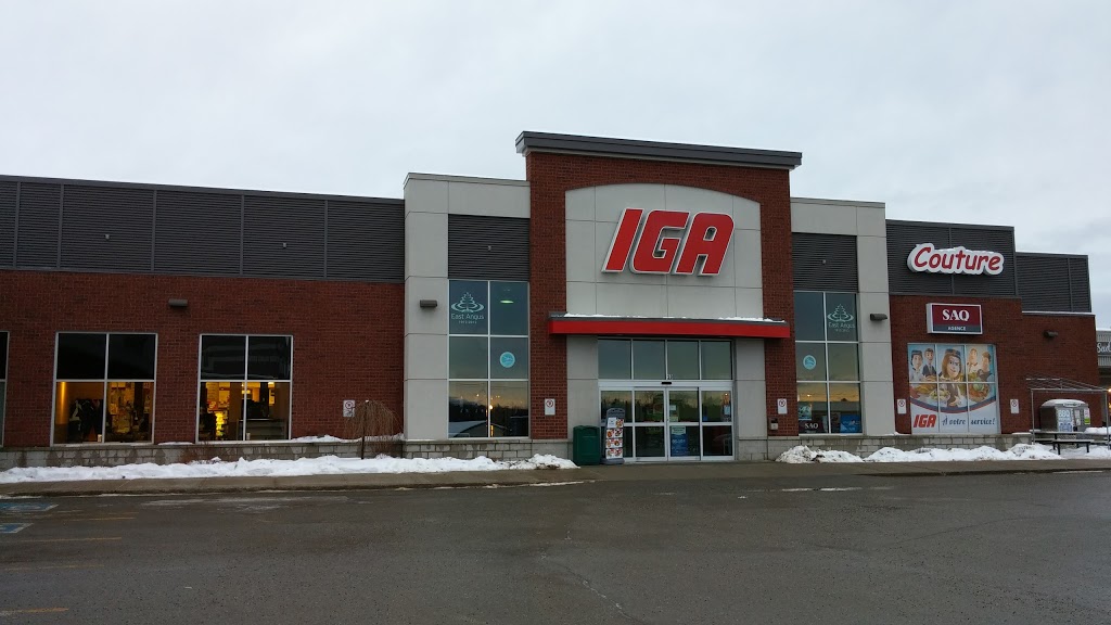 IGA Groupe Epicier Angus | 150 Rue Angus S #10, East Angus, QC J0B 1R0, Canada | Phone: (819) 832-2449