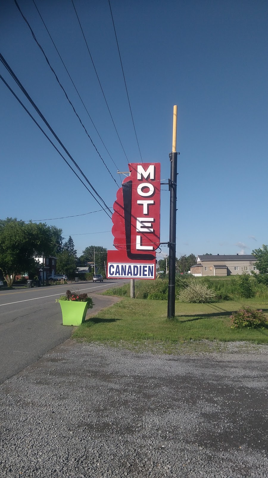 Motel Canadien | 1821 Rue Notre-Dame E, Trois-Rivières, QC G8T 8B2, Canada | Phone: (819) 375-5542