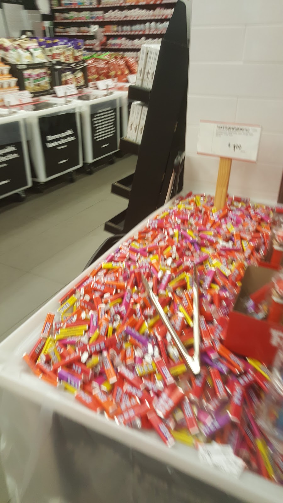 Bulk Barn | 564 Voie de Desserte, Saint-Constant, QC J5A 2S6, Canada | Phone: (450) 638-9185