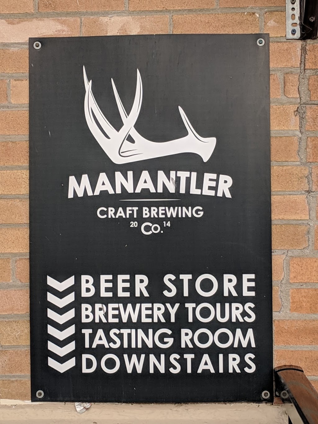 Manantler Craft Brewing Co. | 160 Baseline Rd E, Bowmanville, ON L1C 1A2, Canada | Phone: (905) 697-9979