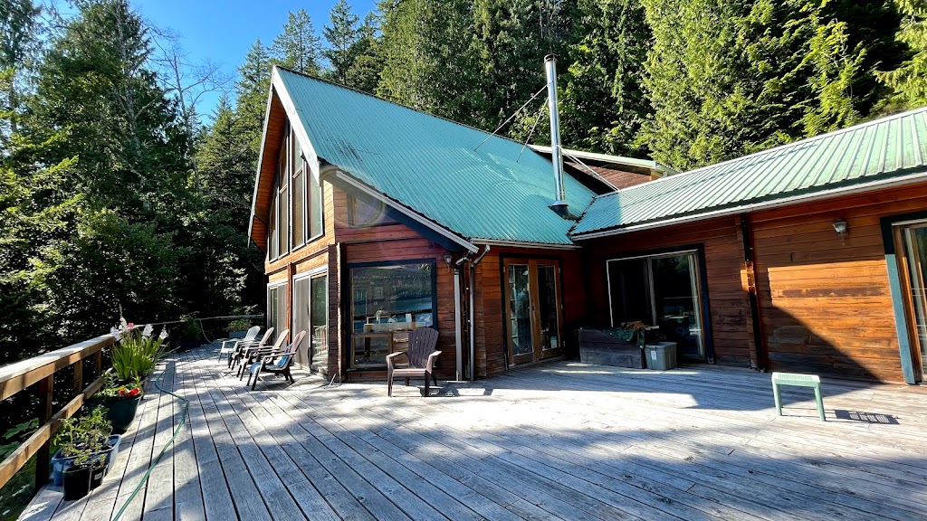 The Fishermans Landing and Lodge | Lot # 2526, Stuart Island, BC V0P 1V0, Canada | Phone: (250) 202-0187