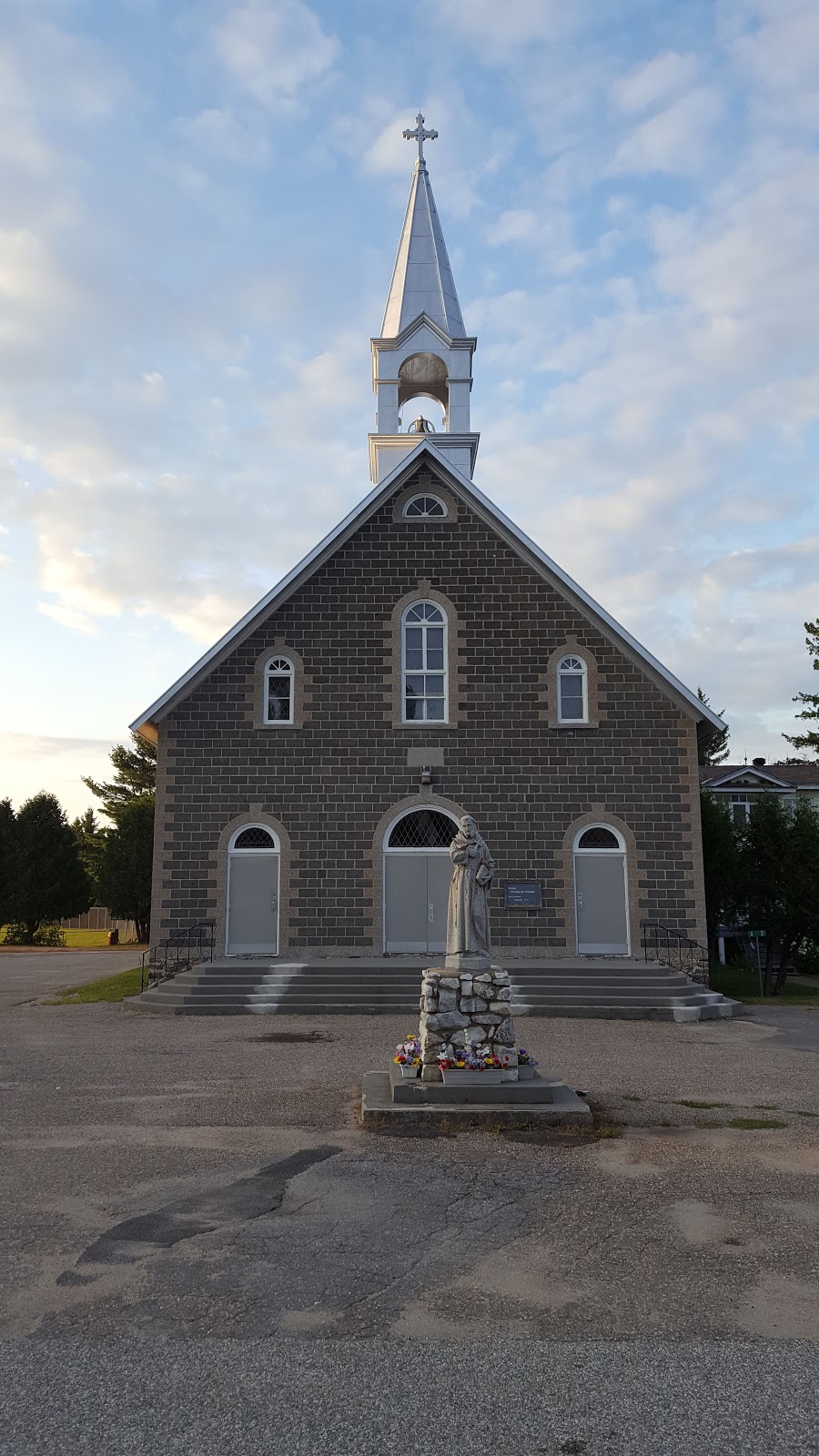 Église de Saint-François-d’Assise | 2 Chemin Lionel-Beausoleil, Lac-des-Loups, QC J0X 3K0, Canada