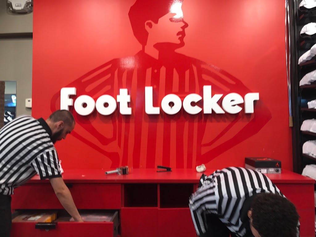 Foot Locker | 337 Queen St W, Toronto, ON M5V 2A4, Canada | Phone: (416) 979-2185