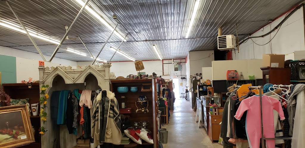 The Hidden Treasure Chest Flea Market | 2 Industrial Dr, Campbellford, ON K0L 1L0, Canada | Phone: (705) 854-0037