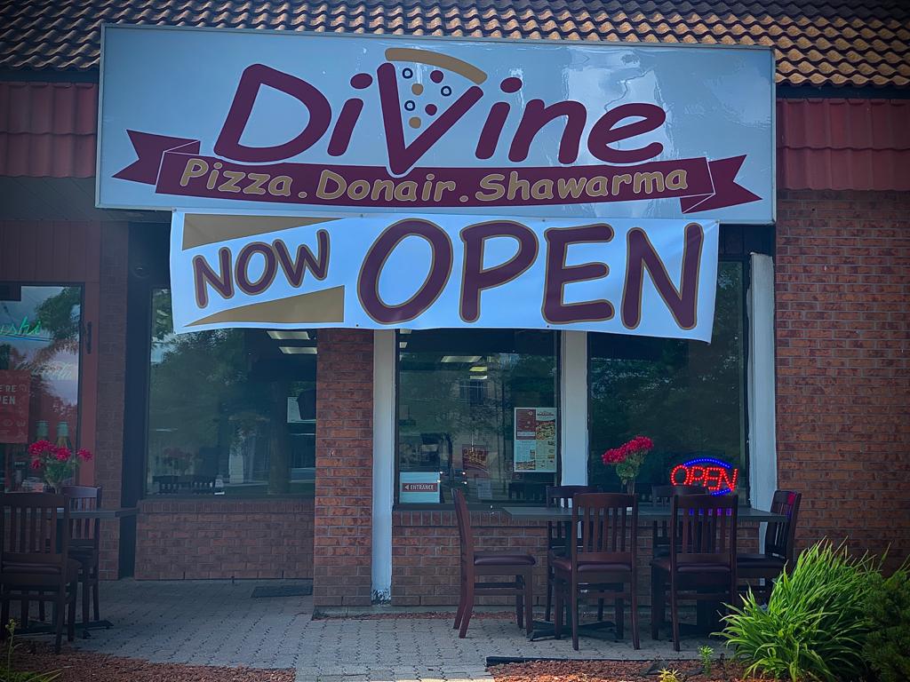 Divine Pizza Donair Shawarma | 2405 Fairview St, Burlington, ON L7R 2E3, Canada | Phone: (905) 633-8233