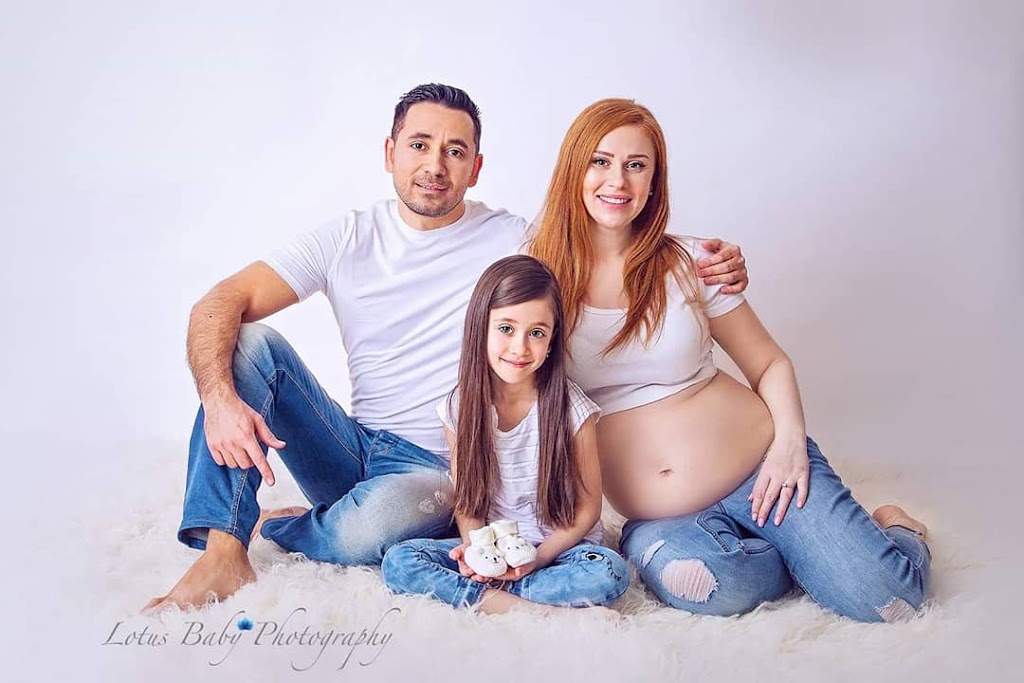 Lotus Baby Photography | 1045 Meadow Ln, Newmarket, ON L3Y 7E4, Canada | Phone: (647) 291-1400