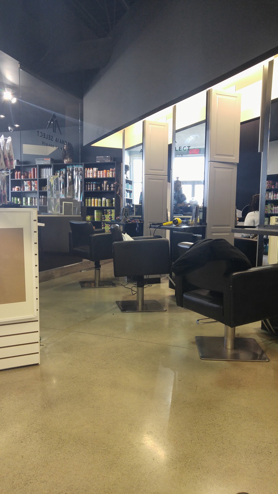 Achaia Select | 2462 Boulevard Curé-Labelle, Laval, QC H7T 1R1, Canada | Phone: (450) 505-5555