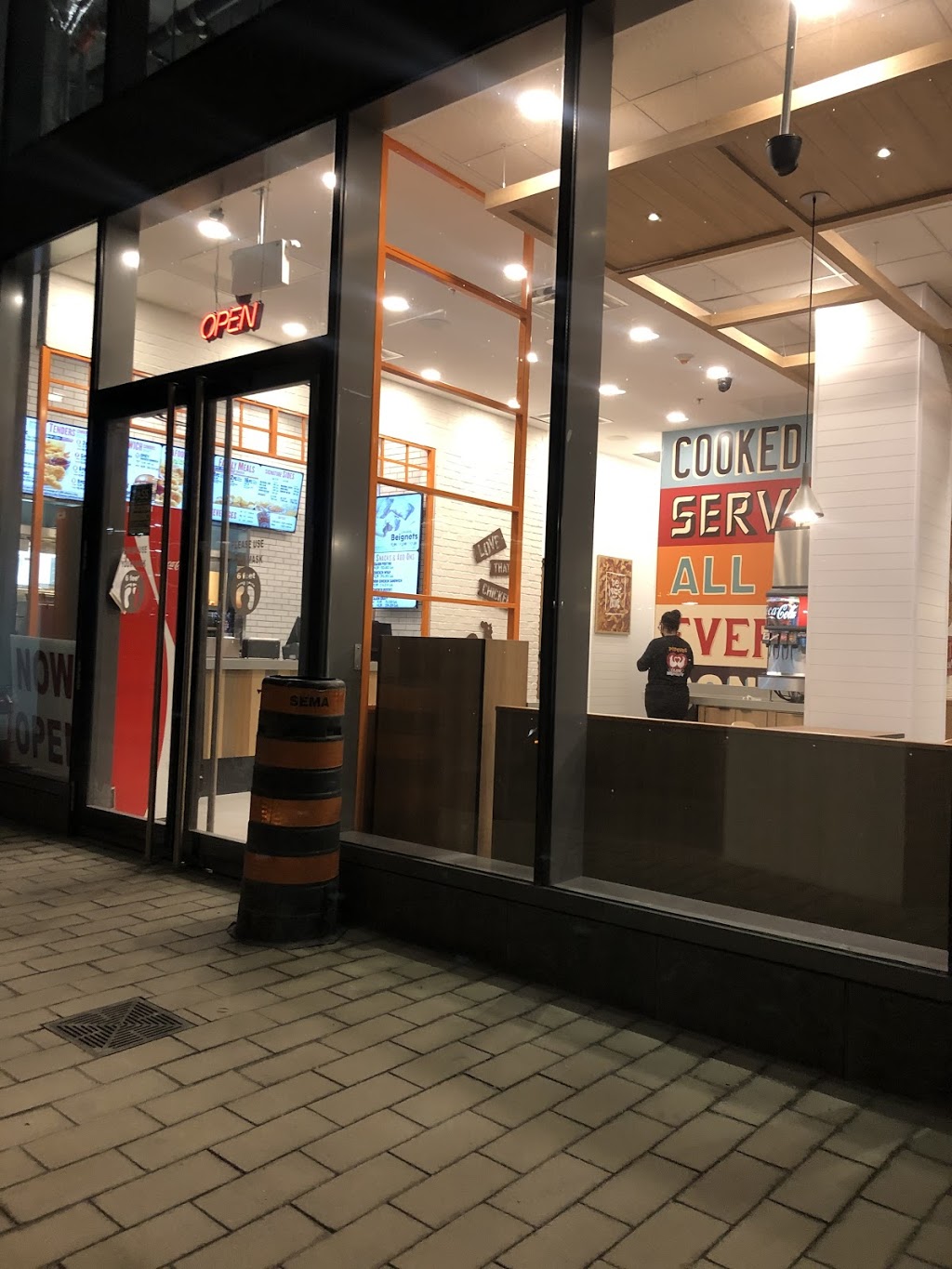 Popeyes Louisiana Kitchen | 194 Queens Quay E, Toronto, ON M5A 4K9, Canada | Phone: (416) 551-7271