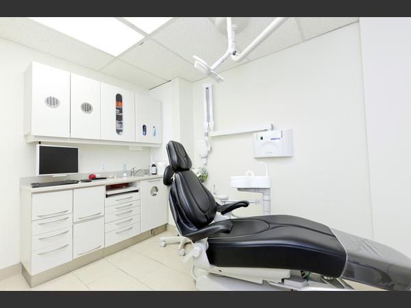 Dr. Andre Hughes | 745 Bloor St W, Toronto, ON M6G 1L6, Canada | Phone: (416) 531-5796