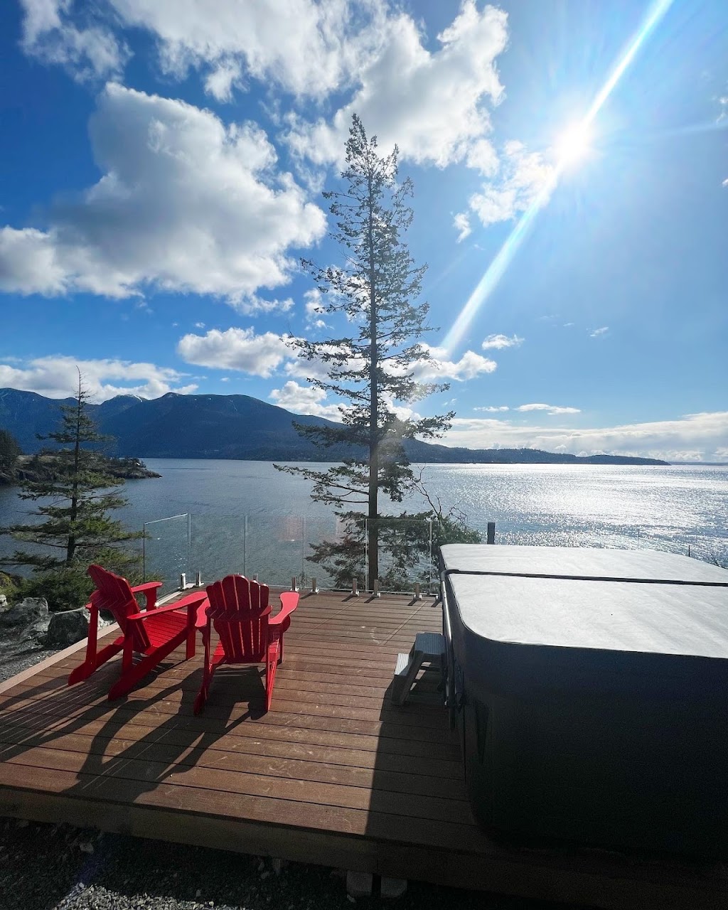 Hummingbird Oceanside Suites | 883 Hummingbird Ln, Bowen Island, BC V0N 1G1, Canada | Phone: (604) 417-4073