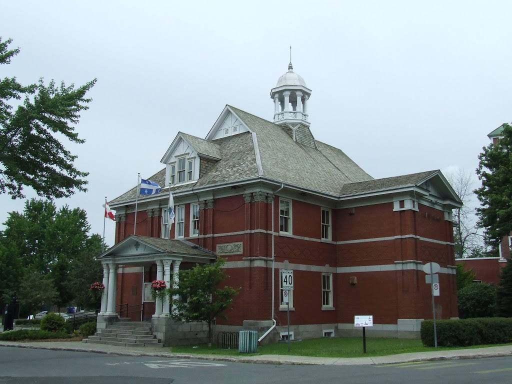 Hôtel de ville de Chambly | 1 Place de la Mairie, Chambly, QC J3L 4X1, Canada | Phone: (450) 658-8788