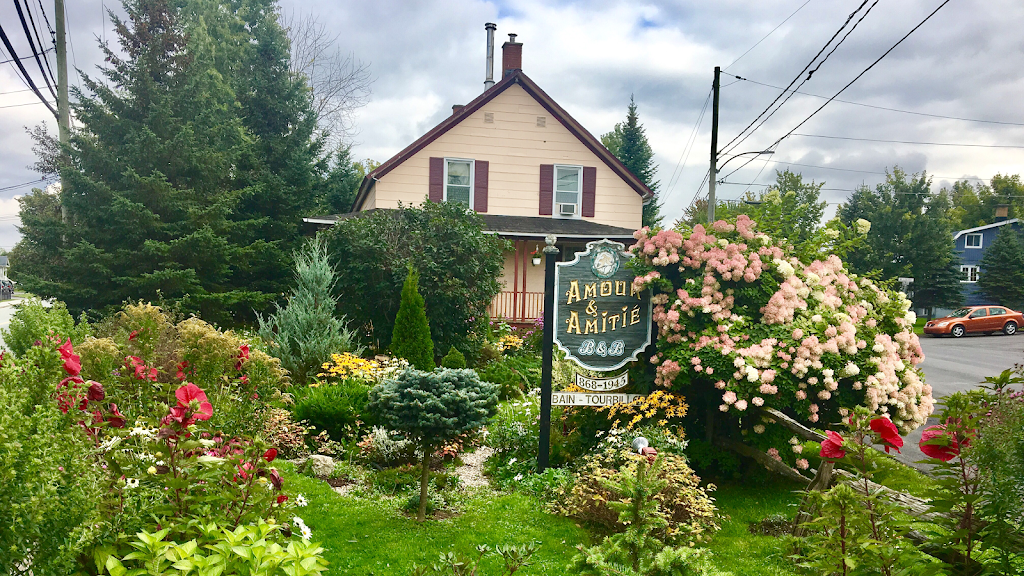 Gîte Amour et Amitié B&B | 30 Rue de Hatley, Magog, QC J1X 3G4, Canada | Phone: (888) 244-1945