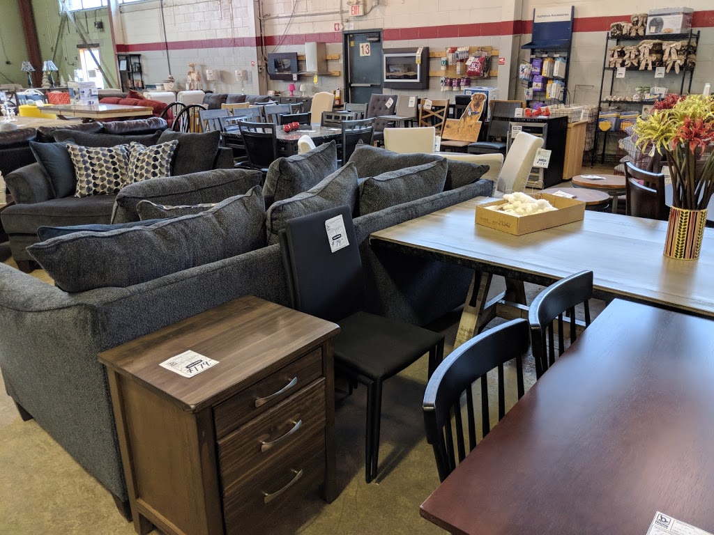 Stratford Home Furniture Outlet | 617 Douro St, Stratford, ON N5A 0B5, Canada | Phone: (519) 273-7453