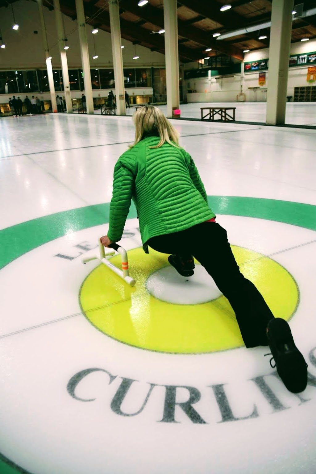 Leaside Curling Club | 1075 Millwood Rd, Toronto, ON M4G 1X6, Canada | Phone: (647) 748-2875