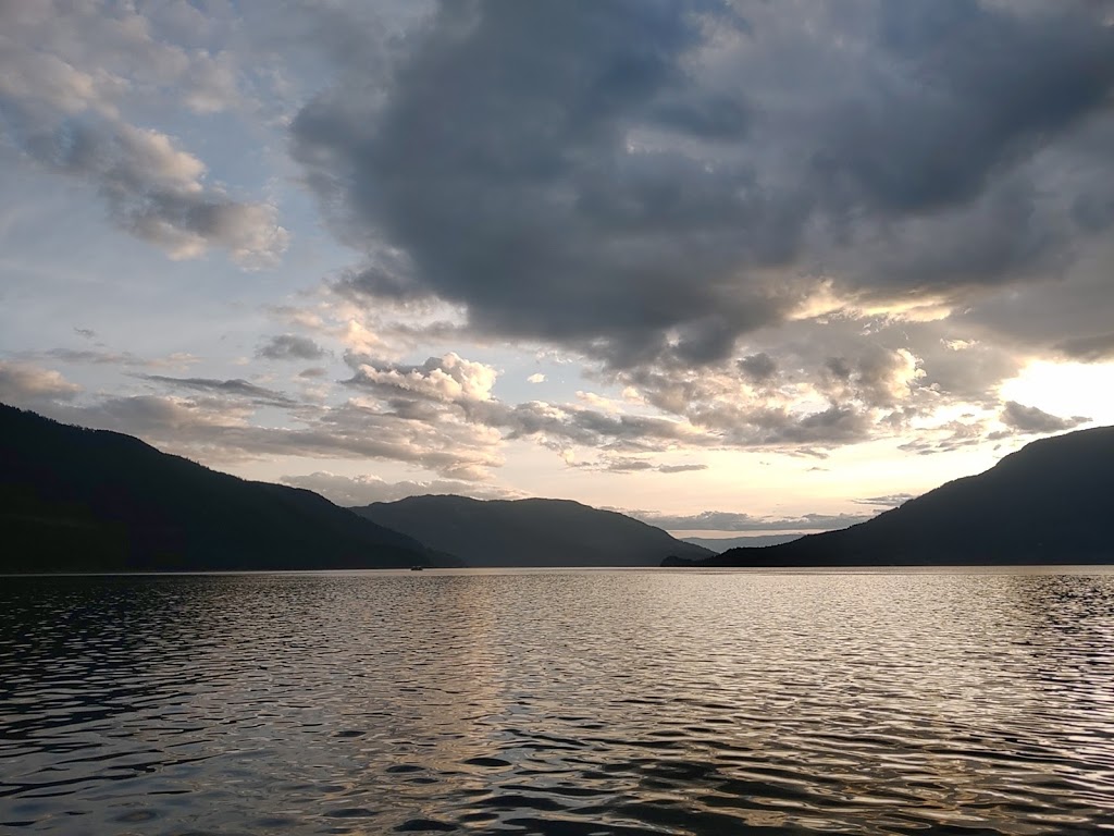 Twin Anchors Houseboat Vacations | 200 Old Town Rd, Sicamous, BC V0E 2V4, Canada | Phone: (250) 836-2450