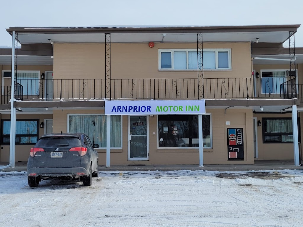 Arnprior Motor Inn | 168 Daniel St S, Arnprior, ON K7S 2L8, Canada | Phone: (613) 623-7906