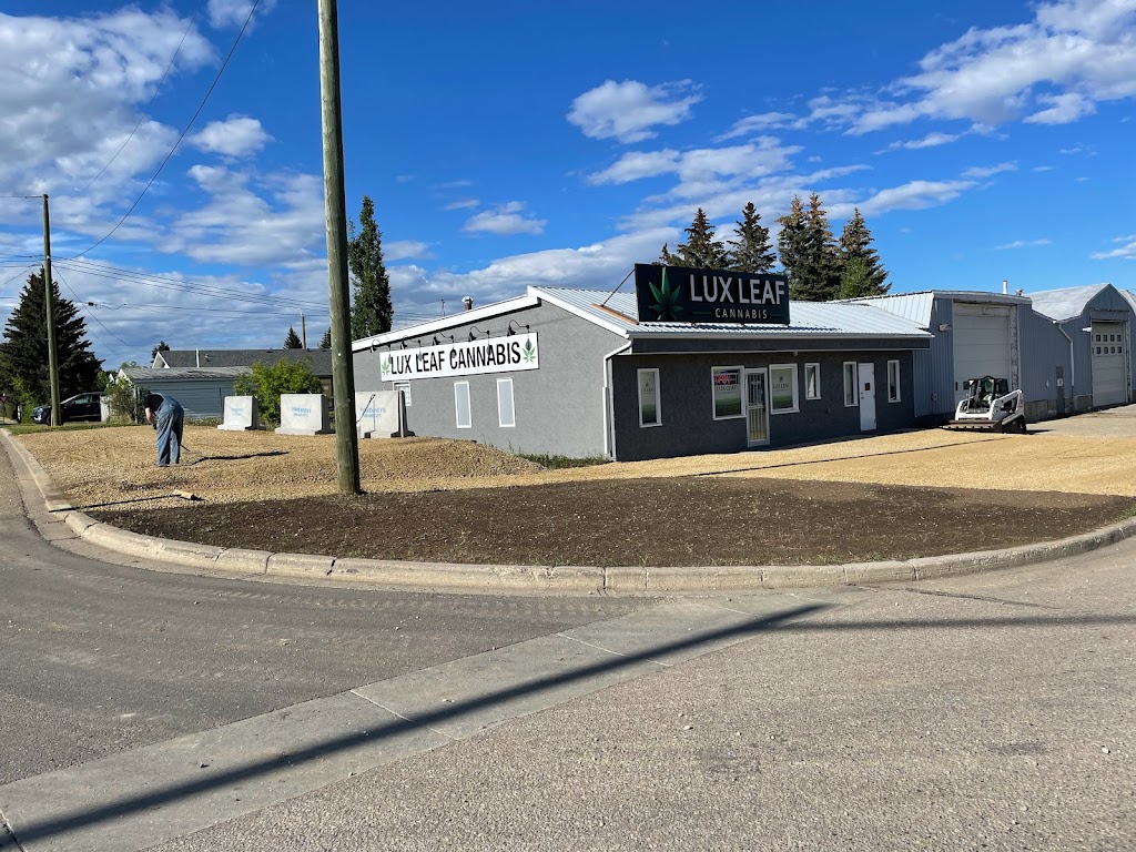 Lux Leaf Cannabis - Eckville | 4856 50 Ave Unit #4, Eckville, AB T0M 0X0, Canada | Phone: (403) 746-2336