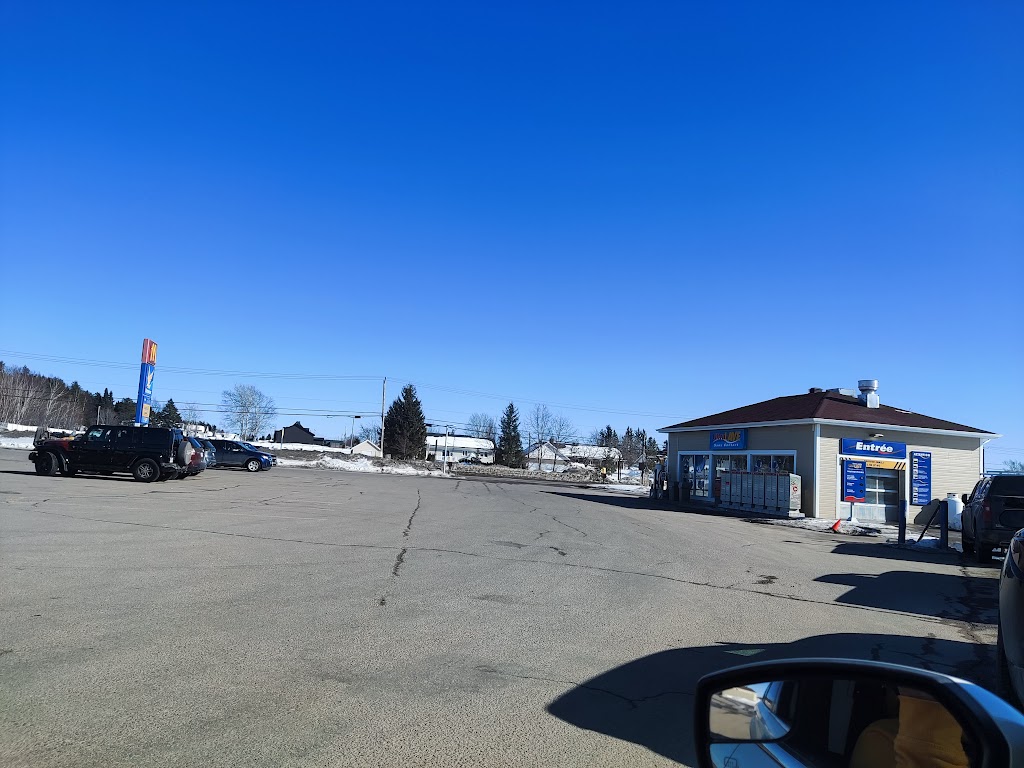 Ultramar - Gas Station | 49 QC-138, Forestville, QC G0T 1E0, Canada | Phone: (418) 587-2042