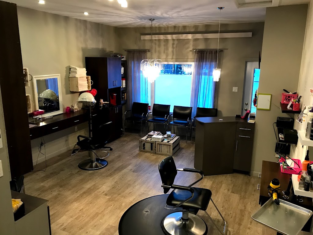 Coiffure Marie-Pier | 295 Rue Fortin, Desbiens, QC G0W 1N0, Canada | Phone: (418) 346-1624