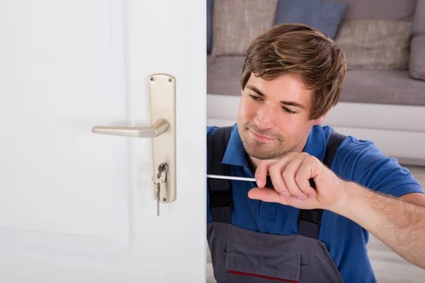 Energetic Locksmith In Port Credit | 18 St Lawrence Dr, Mississauga, ON L5G 4V6, Canada | Phone: (289) 401-9778