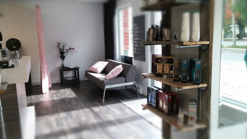 salon de coiffure Styliste-Art | 1162 Rue Daigneault, Acton Vale, QC J0H 1A0, Canada | Phone: (450) 366-0122