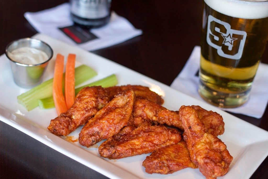 Shoeless Joes Sports Grill | 13 Bell Blvd, Belleville, ON K8P 4S5, Canada | Phone: (613) 779-1134