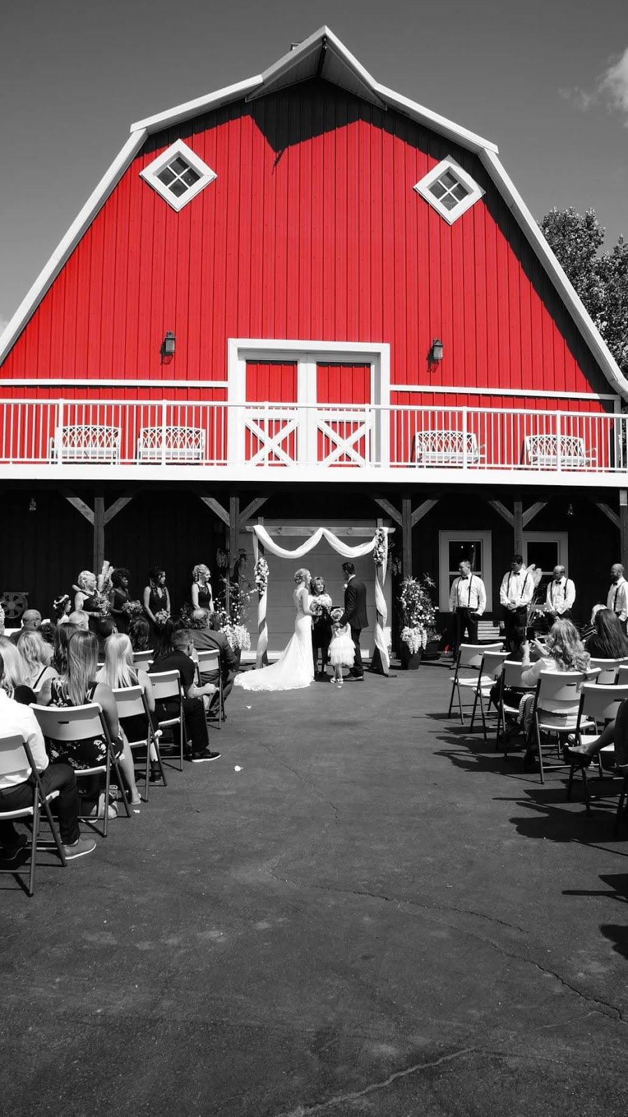 the big red barn | Range Rd 265, Lacombe, AB T4L 0A7, Canada | Phone: (403) 358-8816