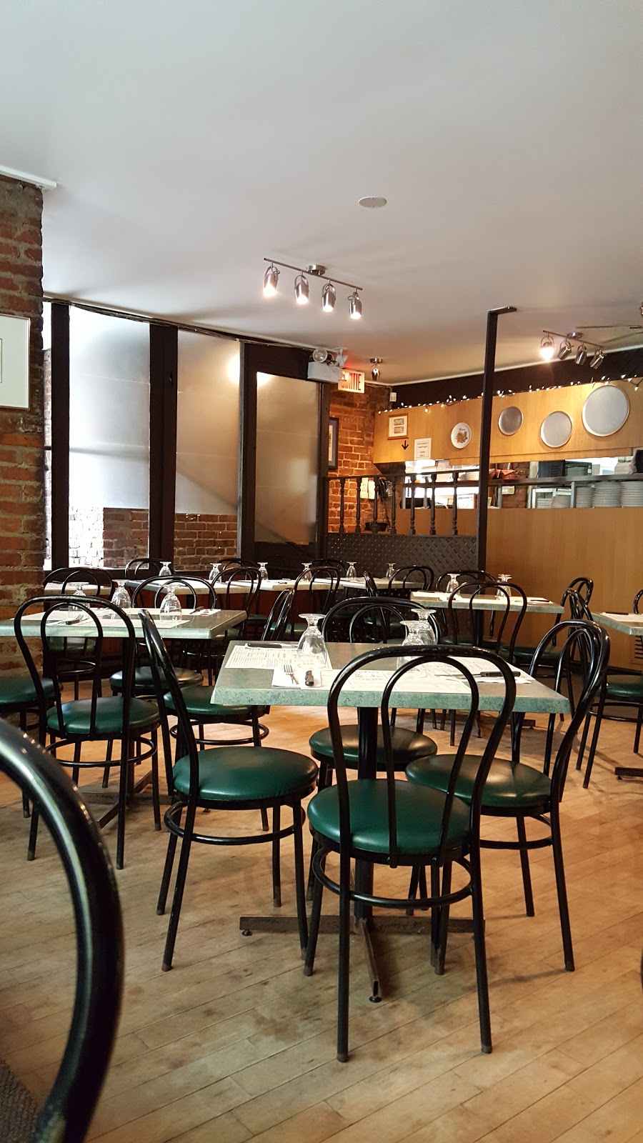 Amelias | 201 Rue Milton, Montréal, QC H2X 1V5, Canada | Phone: (514) 845-8396