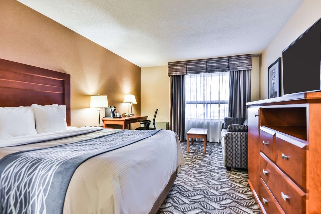 Comfort Inn & Suites Ambassador Bridge | 2330 Huron Church Rd, Windsor, ON N9E 3S6, Canada | Phone: (519) 972-1100