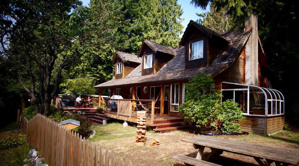 Up The Creek Backpackers Lodge | 1261 Roberts Creek Rd, Roberts Creek, BC V0N 2W2, Canada | Phone: (604) 837-5943