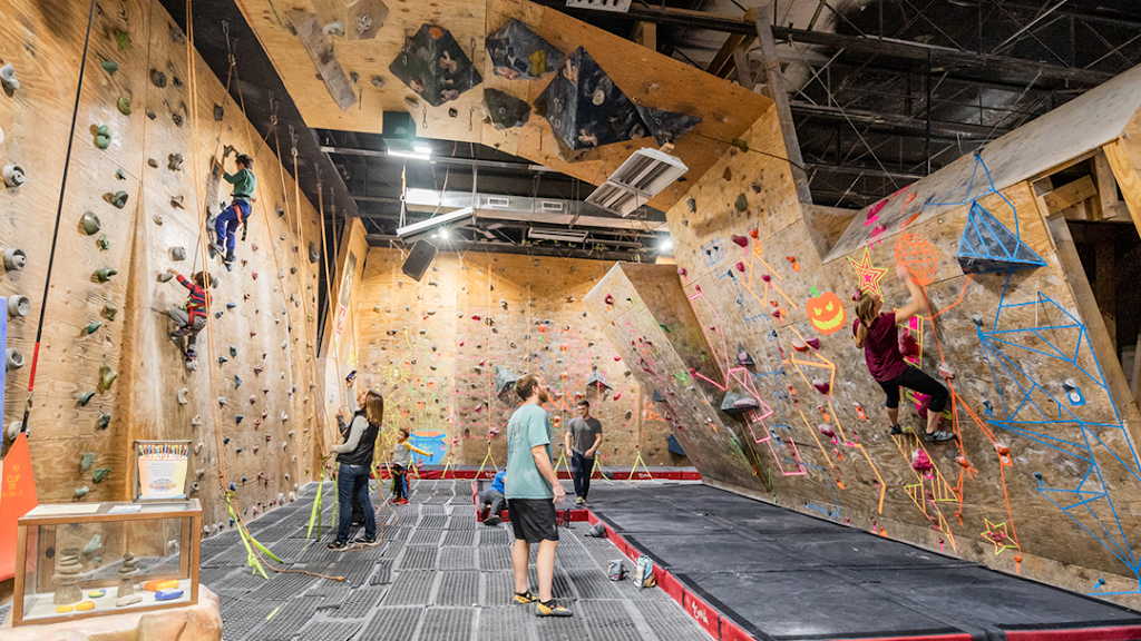 Niagara Climbing Center | 1333 Strad Ave, North Tonawanda, NY 14120, USA | Phone: (716) 695-1248