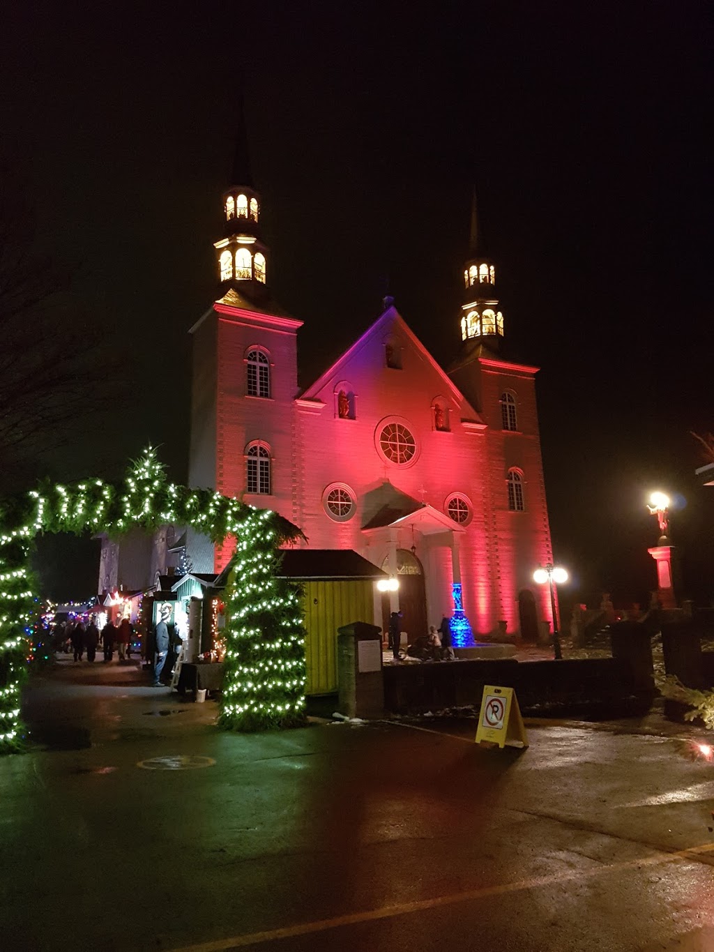 Presbytère de la Sainte-Famille à Cap-Santé | 30 Place de lÉglise, Cap-Santé, QC G0A 1L0, Canada | Phone: (418) 285-2311