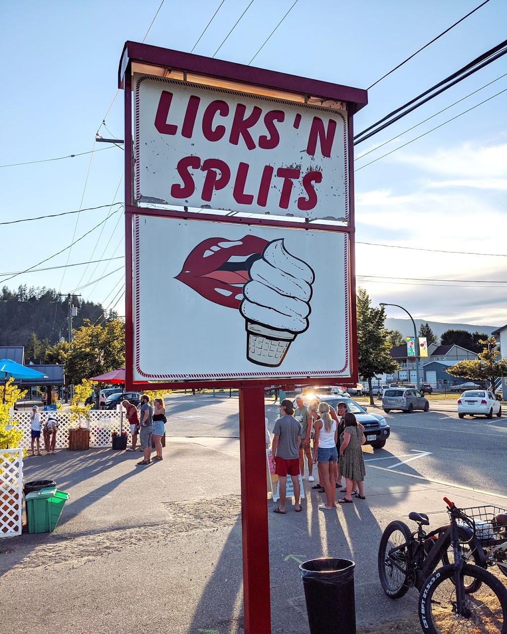 Licks n Splits Ice Cream | 325 Main St, Sicamous, BC V0E 2V1, Canada | Phone: (250) 836-0129