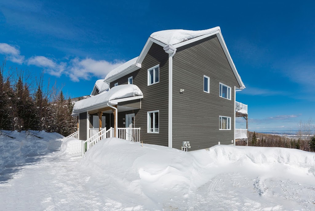 LÉveil du fleuve | 13 Chemin de la Vieille-Rivière, Petite-Rivière-Saint-François, QC G0A 2L0, Canada | Phone: (833) 355-5685