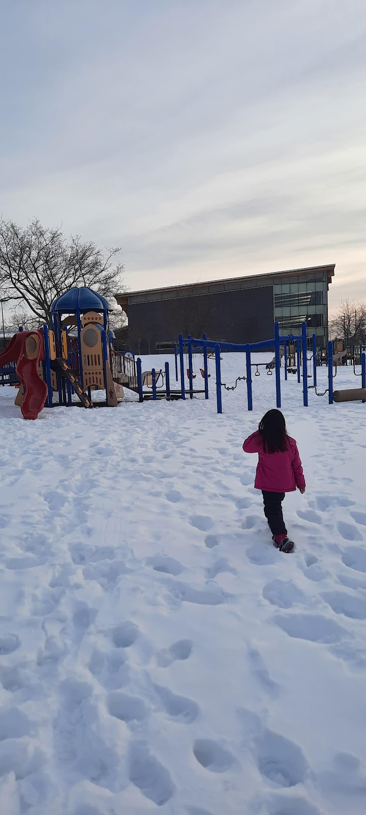 Playground & splash pad | 352 Niagara St, St. Catharines, ON L2M 4W1, Canada | Phone: (905) 688-5600