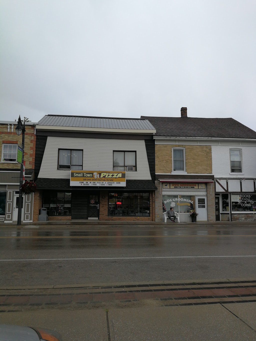 Small town pizza Palmerston | 135 Main St W, Palmerston, ON N0G 2P0, Canada | Phone: (519) 343-2500