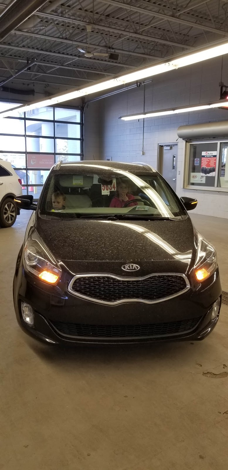 Go Kia South | 3030 Gateway Blvd NW, Edmonton, AB T6J 6V4, Canada | Phone: (780) 465-3535